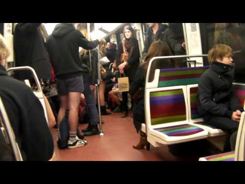 В метро — без штанов!: Ежегодный полуголый флешмоб