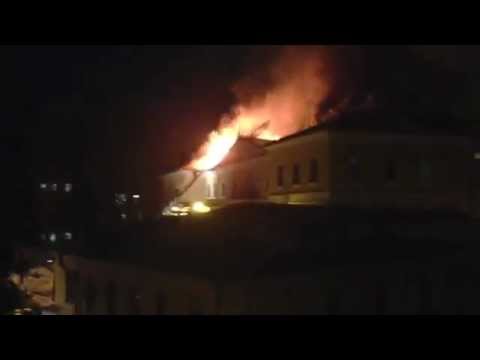 В центре Москвы горит здание ГИТИСа