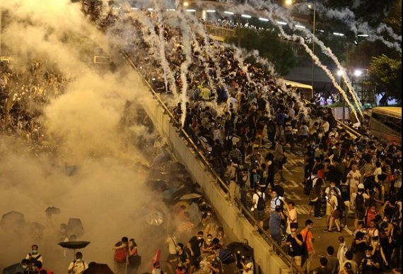 Гонконг: Столкновения протестующих с полицией 18 — 19 октября 2014 года Прямой эфир / Трансляция
